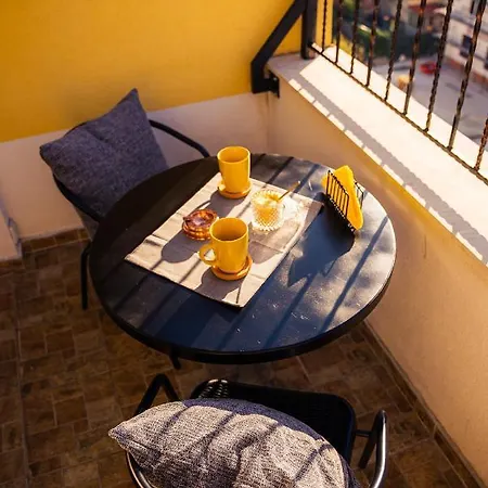 Pumpkin Spiced With Own Parking And Office Setup Apartamento