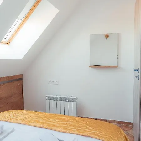 Apartament Pumpkin Spiced With Own Parking And Office Setup *