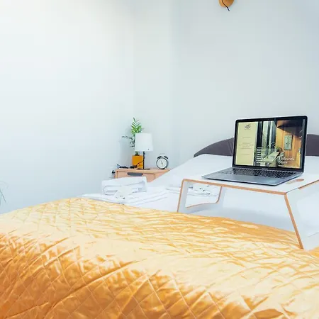 Pumpkin Spiced With Own Parking And Office Setup Apartament *