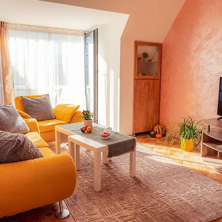 Pumpkin Spiced With Own Parking And Office Setup *