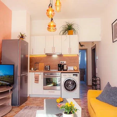 Pumpkin Spiced With Own Parking And Office Setup Apartament Sofia