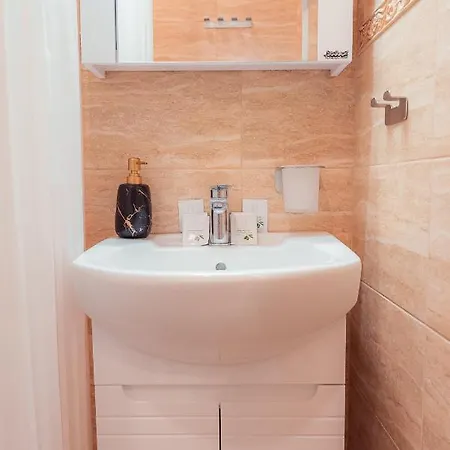 Pumpkin Spiced With Own Parking And Office Setup 아파트 *