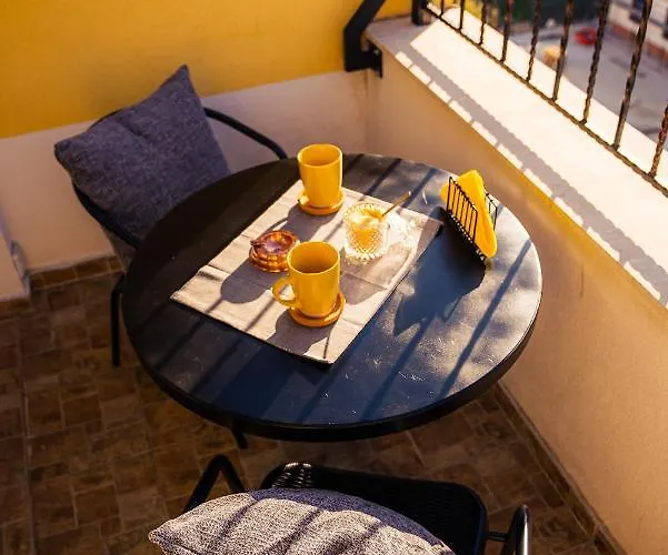 Pumpkin Spiced With Own Parking And Office Setup 公寓