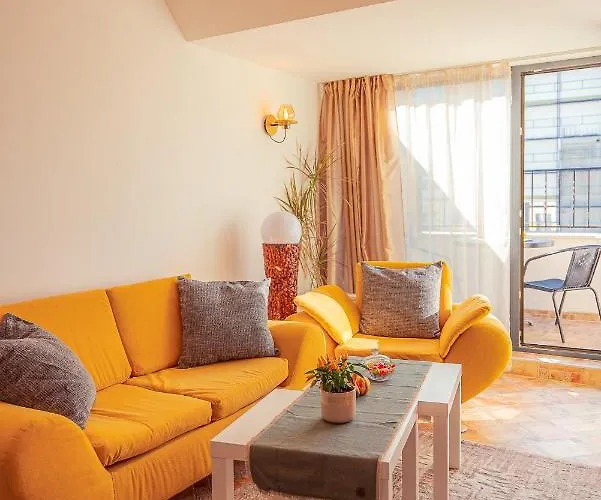 Pumpkin Spiced With Own Parking And Office Setup *