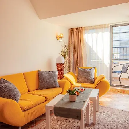 Pumpkin Spiced With Own Parking And Office Setup *